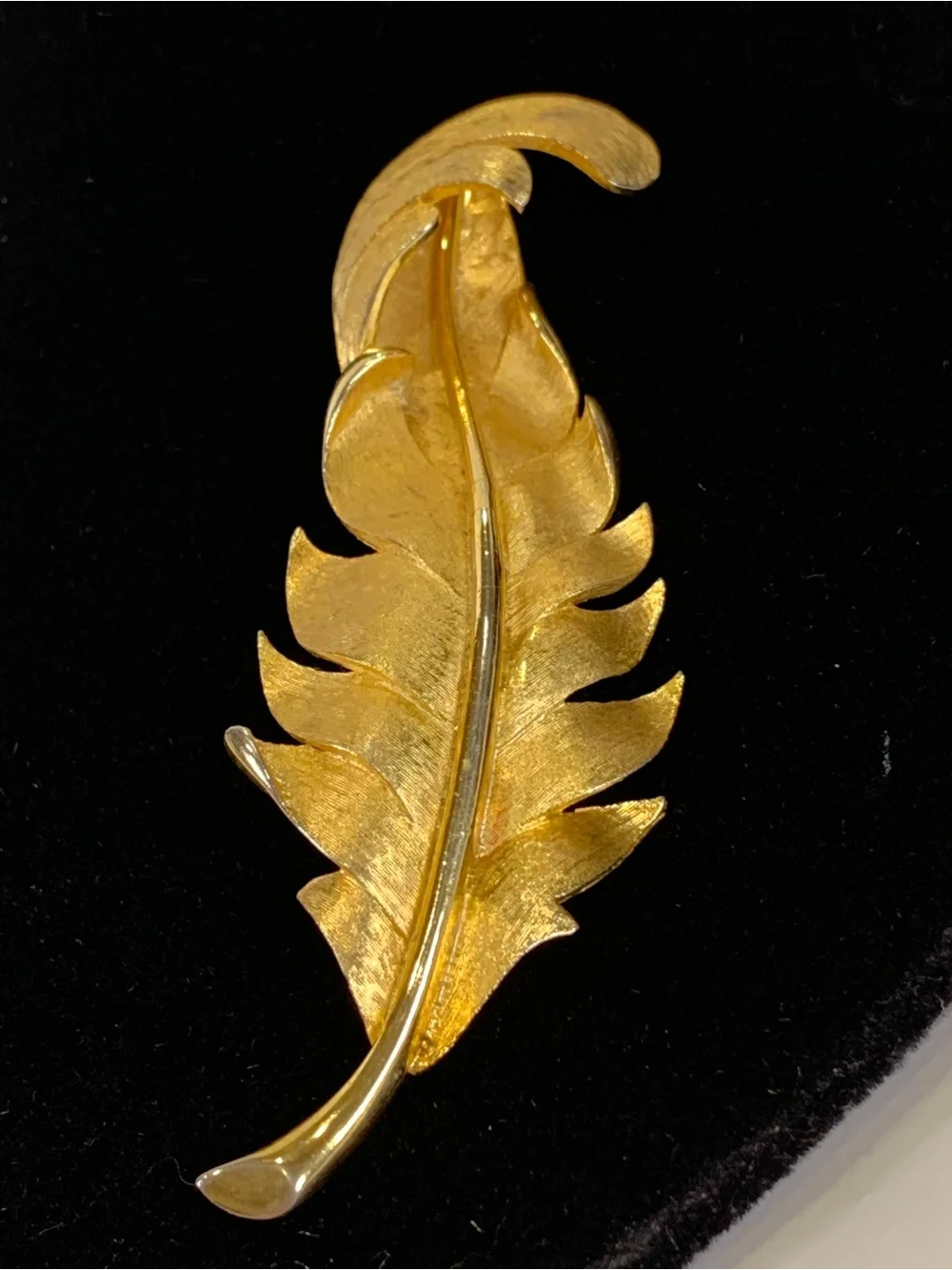 Vintage Marvella Gold Tone Curled Leaf Brooch
